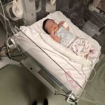 Fuerte conmoción en Ezpeleta: hallaron a una beba abandonada y Mayra Mendoza la visitó