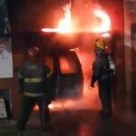 Dramático incendio en Quilmes Oeste: las llamas arrasaron un vehículo y parte de una vivienda