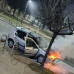 Incendio de un auto en La Plata generó momentos de tensión a metros de Plaza Olazábal