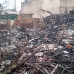 Vecinos de Bernal Oeste denuncian el acopio de cables y materiales en un predio y piden una solución