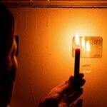 Ezpeleta Oeste: crece la bronca por los cortes de luz y vecinos aseguran que EDESUR se niega a reemplazar el transformador
