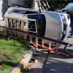 Fuerte choque y vuelco en Rodolfo López y Gran Canaria, Quilmes Oeste