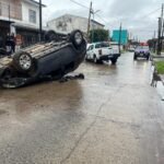 Persecución policial con un auto volcado y delincuentes detenidos en San Francisco Solano