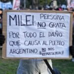 Rosario desmintió el relato de la LLA: Milei fue recibido entre cánticos de repudio