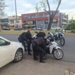 Dos detenidos por el robo de chapas patente de vehículos estacionados en Bernal