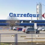 Un hombre se descompensó en el estacionamiento de un Carrefour y falleció