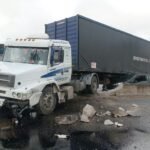 Florencio Varela: choque entre un camión y un auto en Bosques